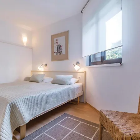 Pet Friendly Apartment In Pula With Wifi *